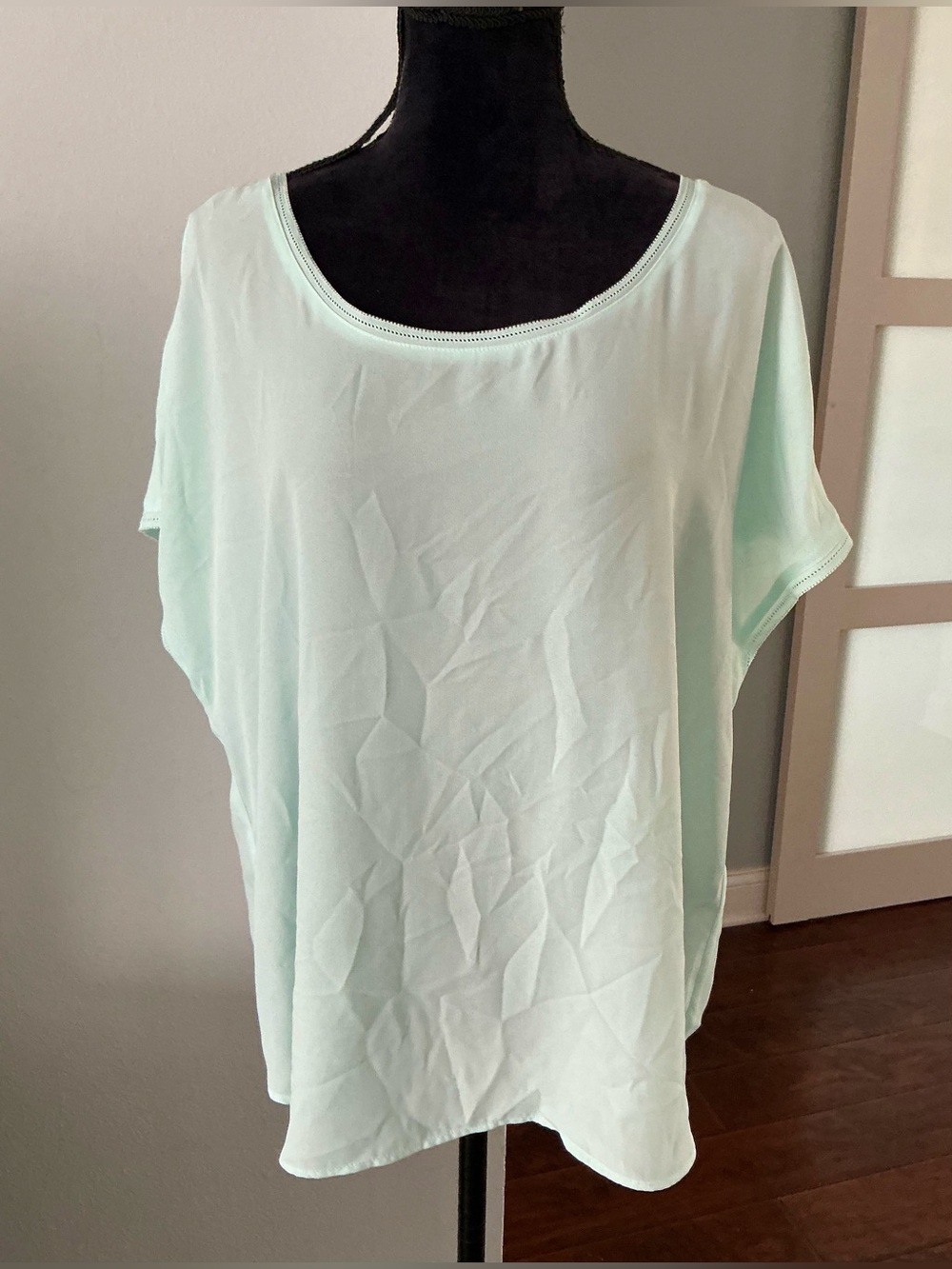 Women’s Mint Scoop Neck Top NWT 🩵